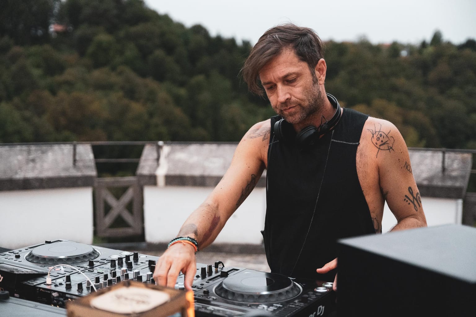 Photo 3 from Peter Makto