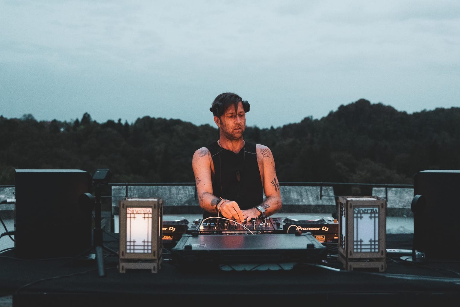 Photo 5 from Peter Makto