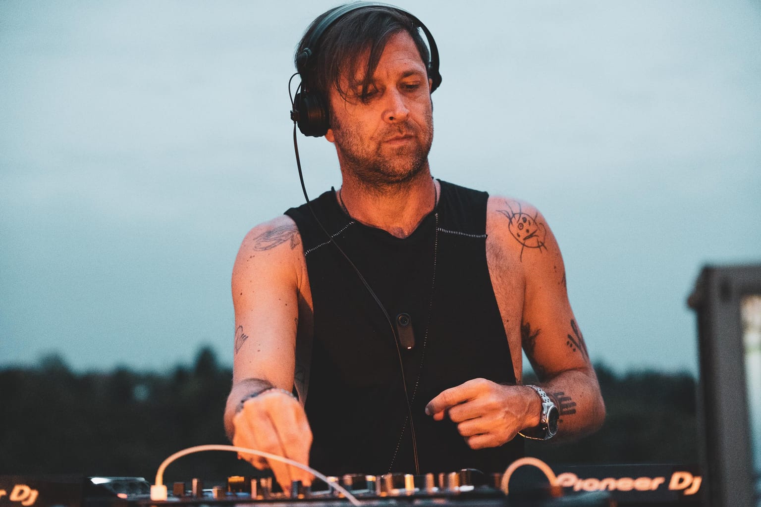 Photo 10 from Peter Makto